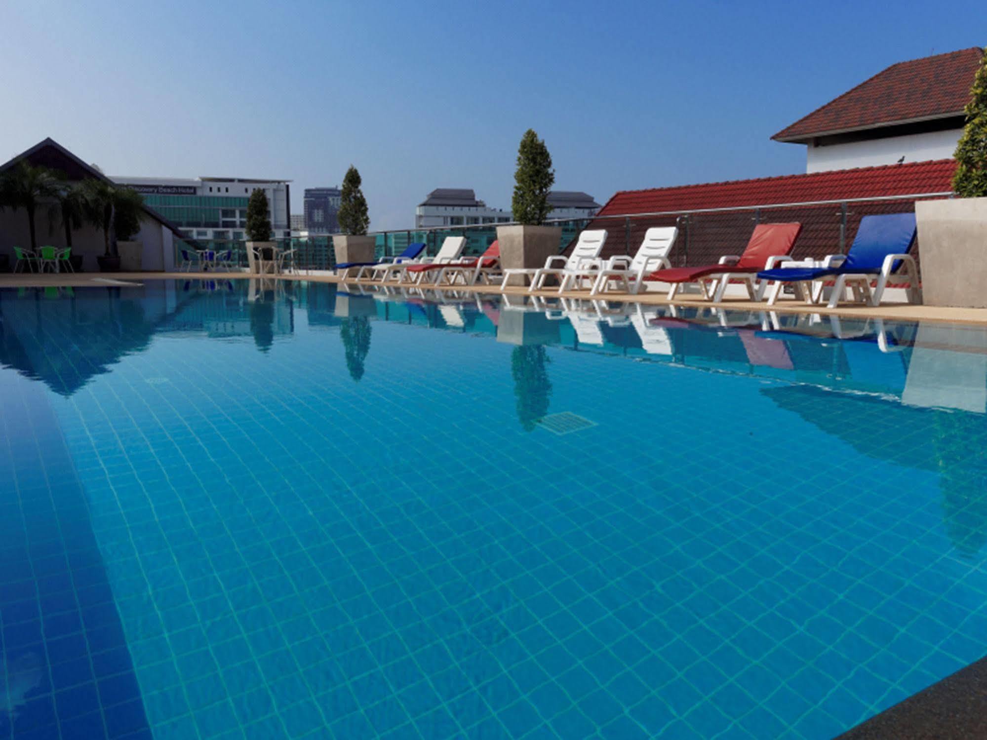 Pattaya Blue Sky Hotel Exterior foto